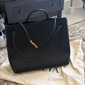 BV - large Andiamo Bag black